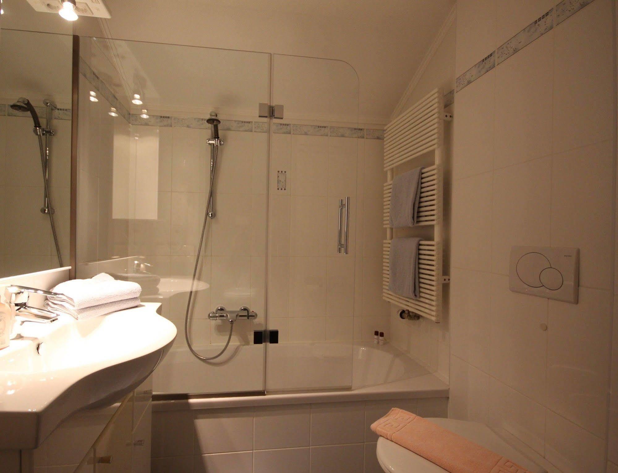 Hotel-Garni Schernthaner Sankt Gilgen Ngoại thất bức ảnh