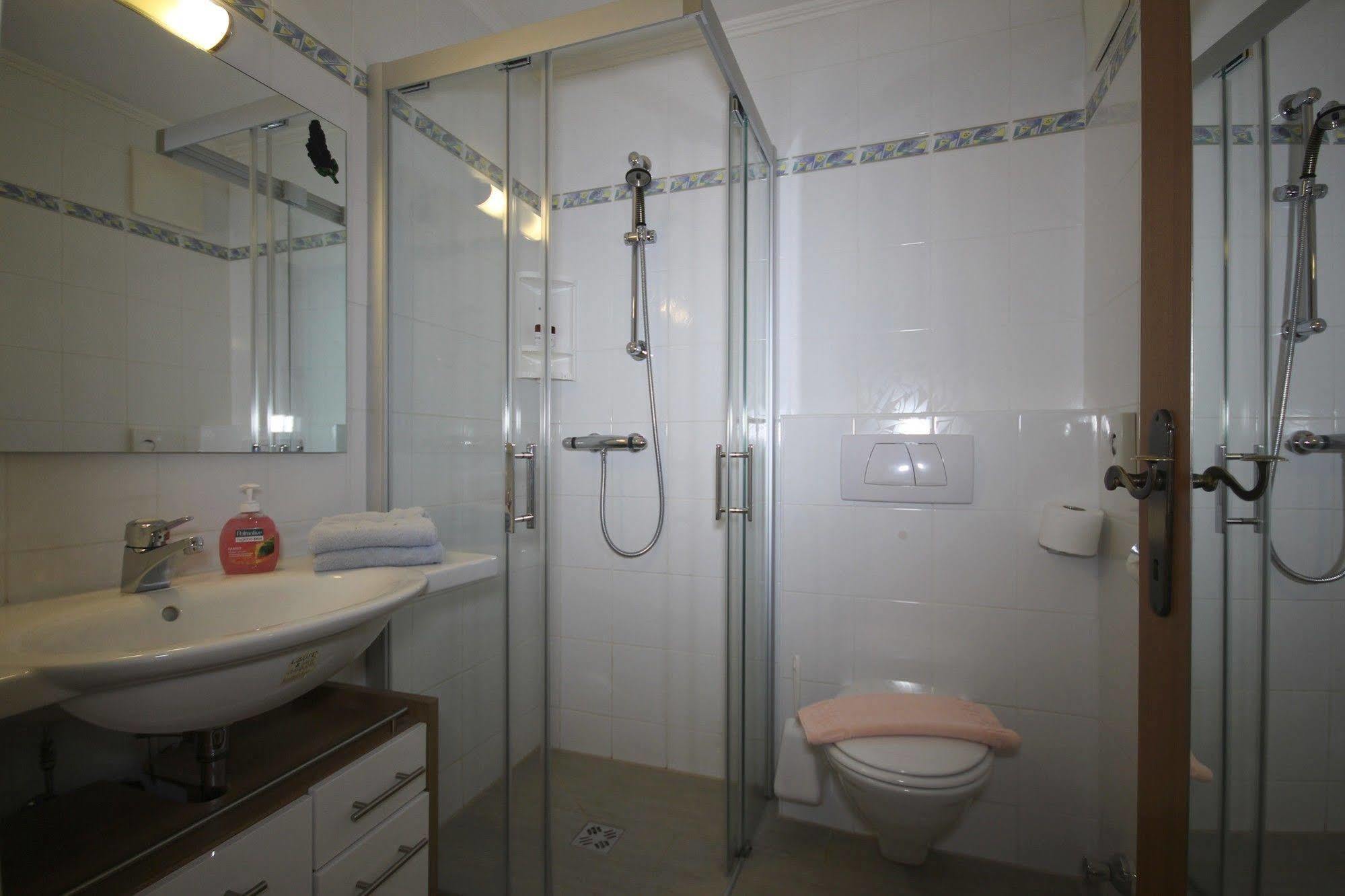 Hotel-Garni Schernthaner Sankt Gilgen Ngoại thất bức ảnh