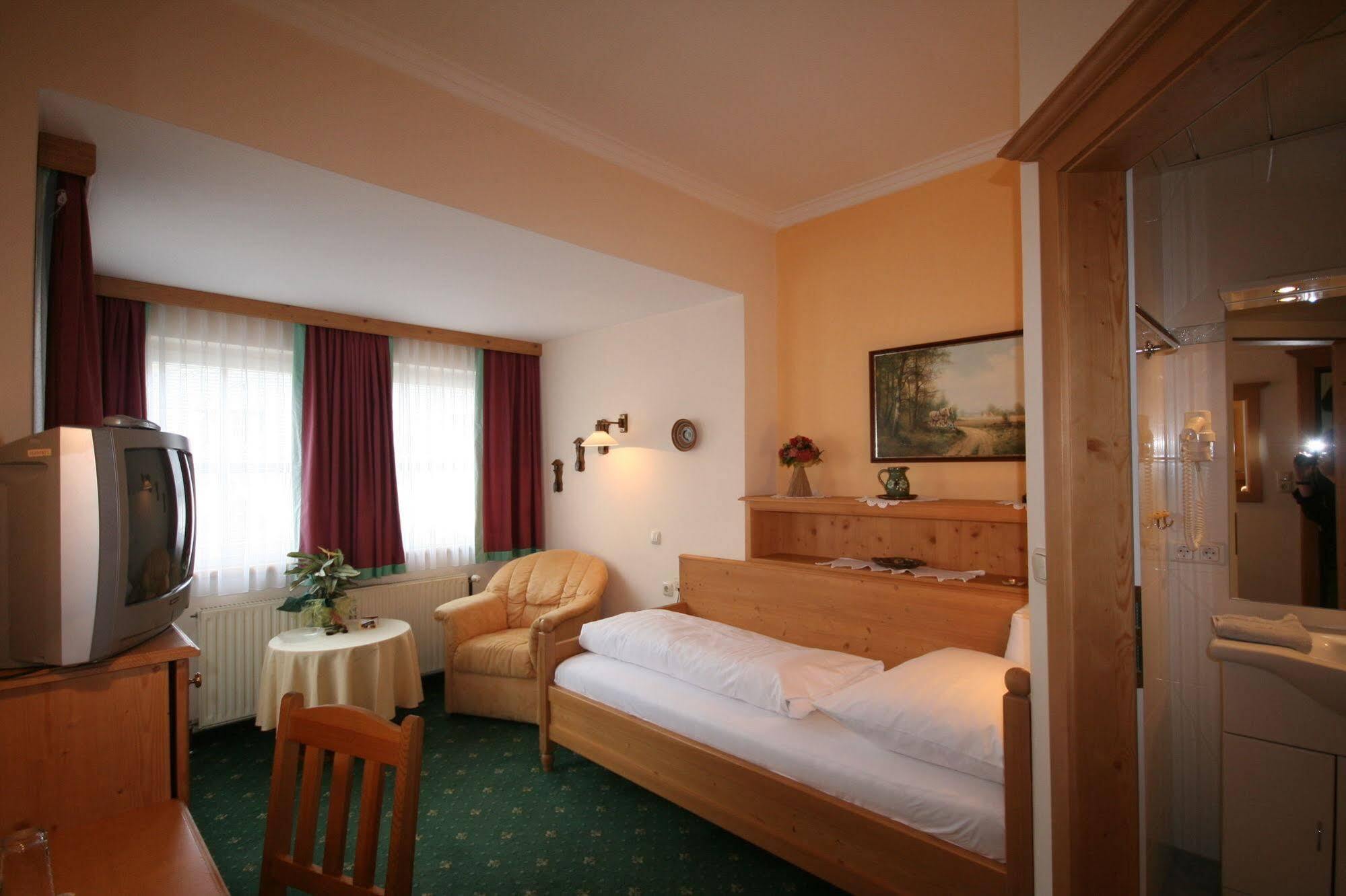 Hotel-Garni Schernthaner Sankt Gilgen Ngoại thất bức ảnh